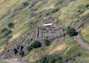 Ancient-synagogue-in-Gamla-in-the-Golan-Heights-built-during-the-second-Temple-Period-in-the-first-century-CE-photo-via-Wikimedia-Commons-300x215.jpg