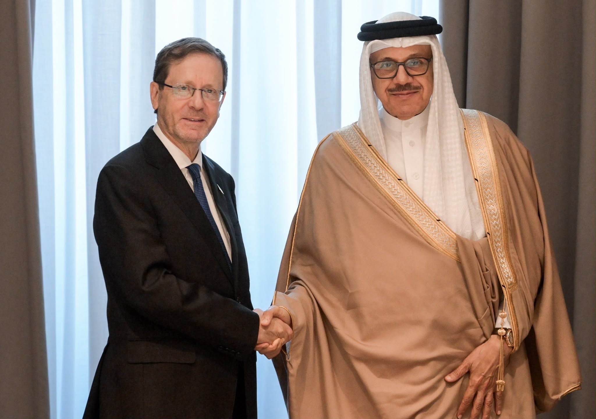 Itzhak Hertzog with Minister of Foreign Affairs of the Kingdom of Bahrain, Dr. Abdullatif bin Rashid Al-Zayani (GPO press-service)